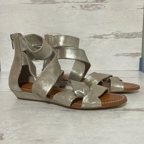 Very gently used Vince Camuto sparkly sandals. Size 7. - Picture 1 of 6